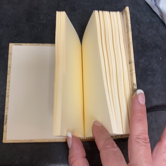 Vintage new and unused genuine leather-bound journal w/blank pages made in Italy - Picture 10 of 10